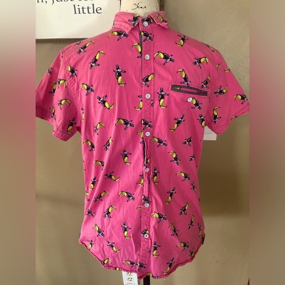 Free planet bird toucan men’s shirt pink size M - Picture 3 of 9